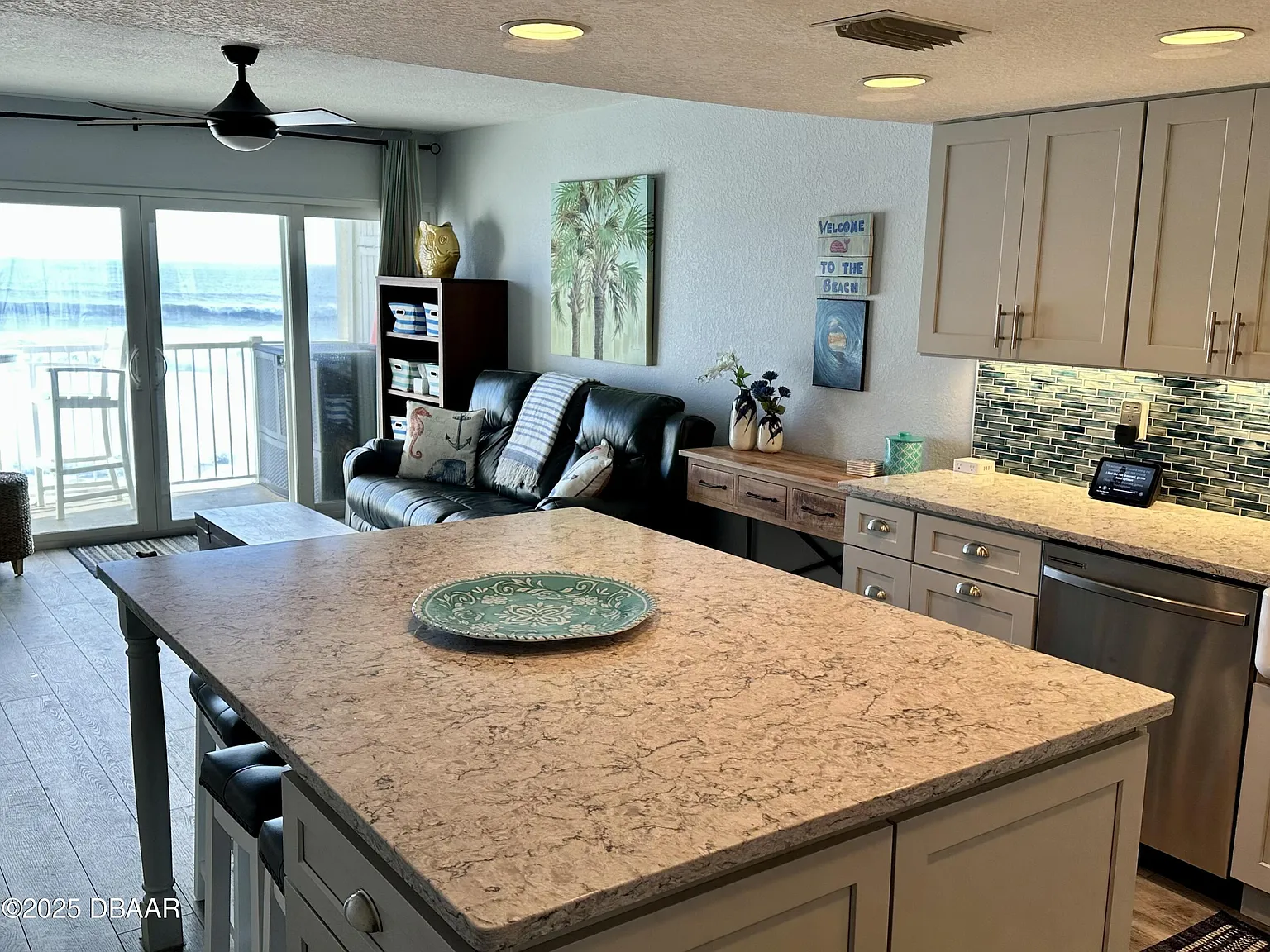 2 bed, 2.0 bath, 889 sqft, $6,400 — Photo 2