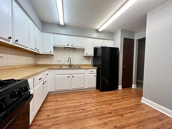 2nd image of 415 S Lombard Ave APT 202