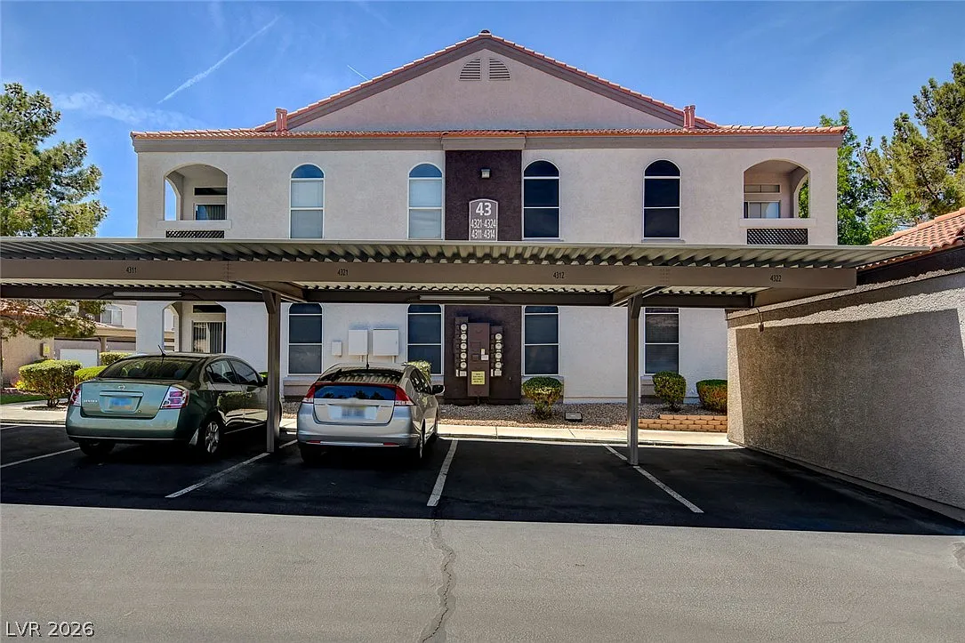 2 bed, 2.0 bath, 1042 sqft, $1,700 — Photo 3