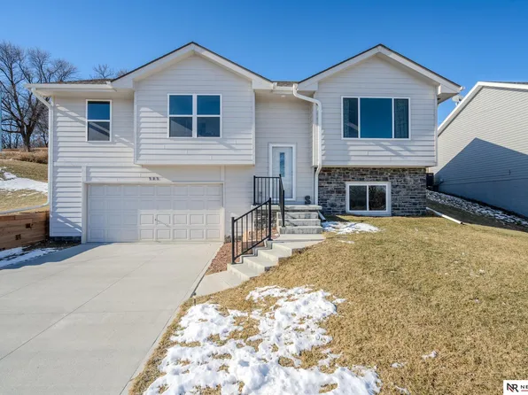 585 N 27th St, Blair, NE 68008