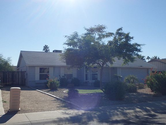 3rd image of 8945 W Glenrosa Ave