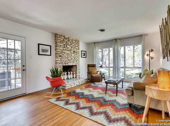 5th image of 109 Bent Oak Dr