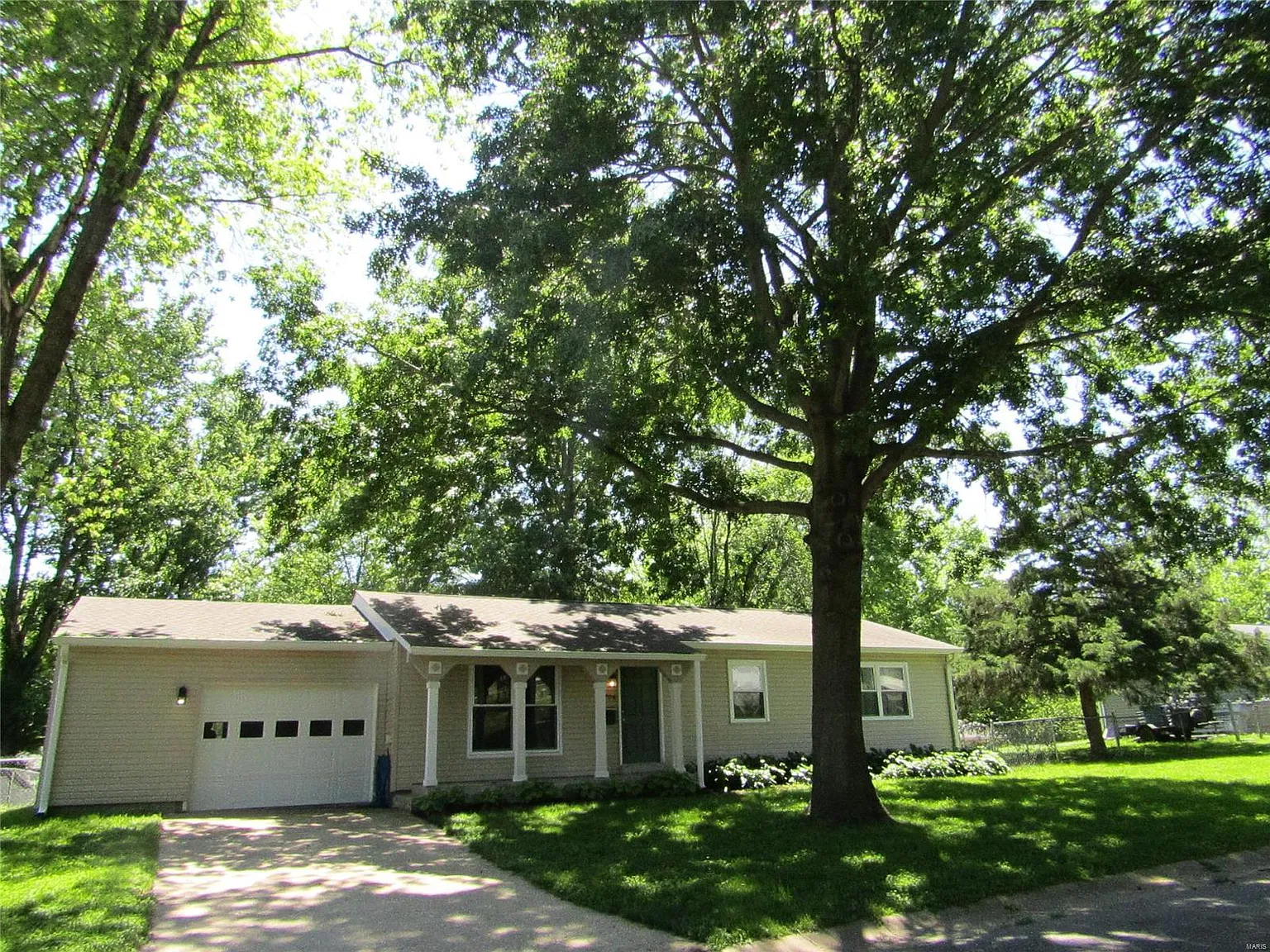 1704 Sunnydale Dr photo 1