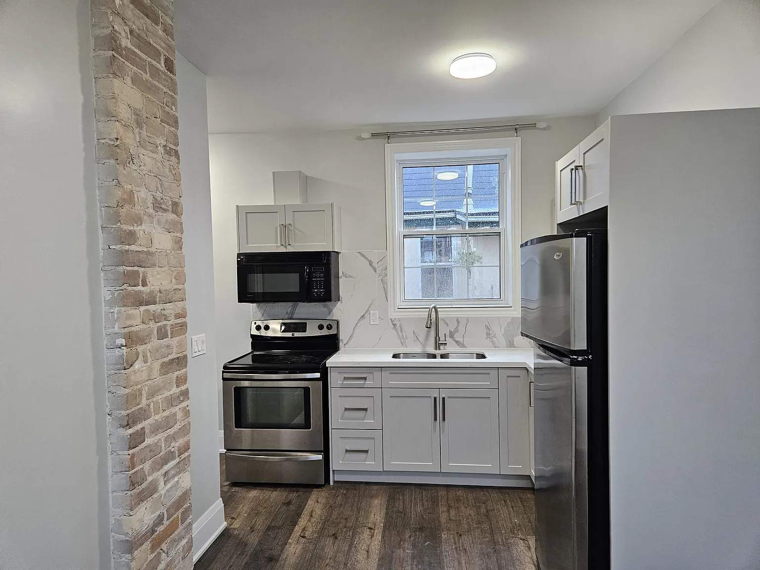 King St E, Cobourg — Photo 1
