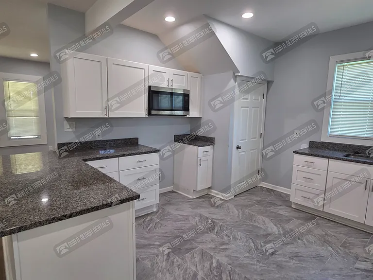 145 Waverly St — Photo 24