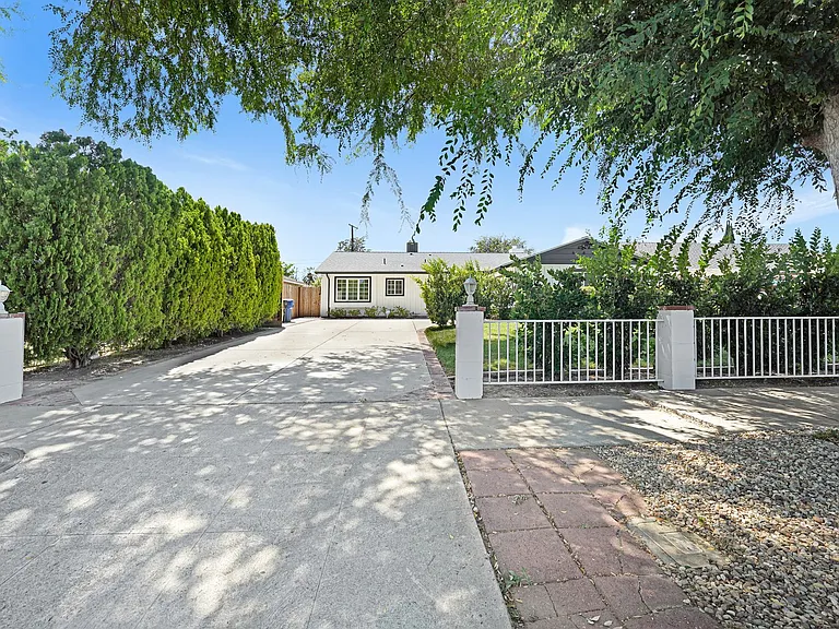 7741 Variel Ave — Photo 2