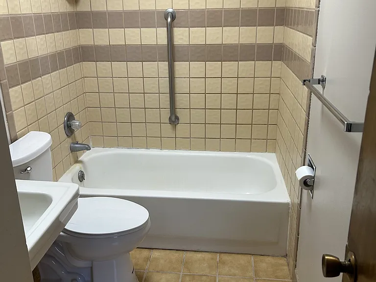 57 W Vine St — Photo 25