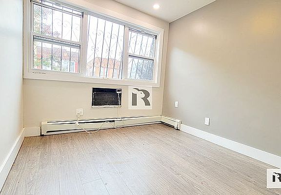 5th image of 114A Linden St #1L
