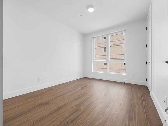 5th image of 105 Hawthorne St #3B