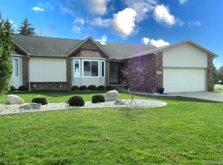 23106 Scotch Pine Ln, Macomb, MI