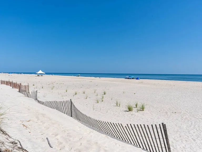 829 Dune Rd — Photo 25