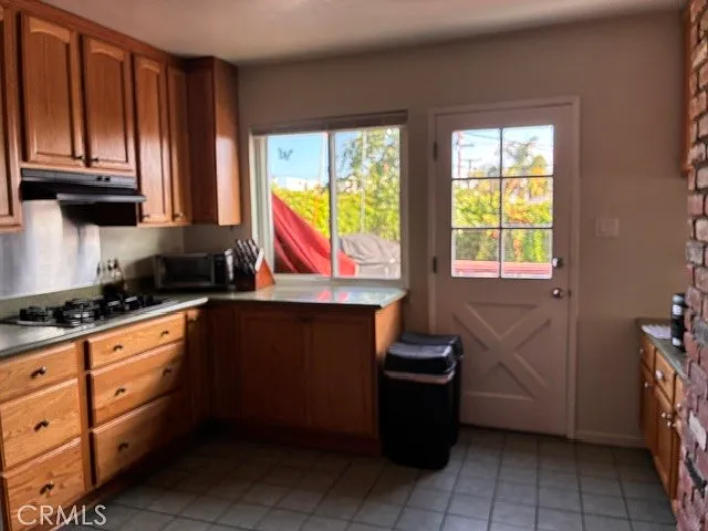 1935 Homeworth Dr — Photo 2