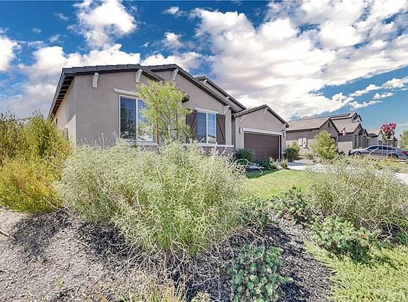 2nd image of 1099 Poinsettia Cir
