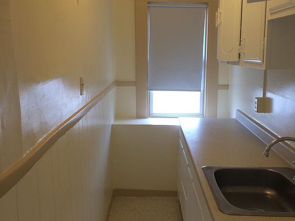 2nd image of 121 Dewitt St Floor 3