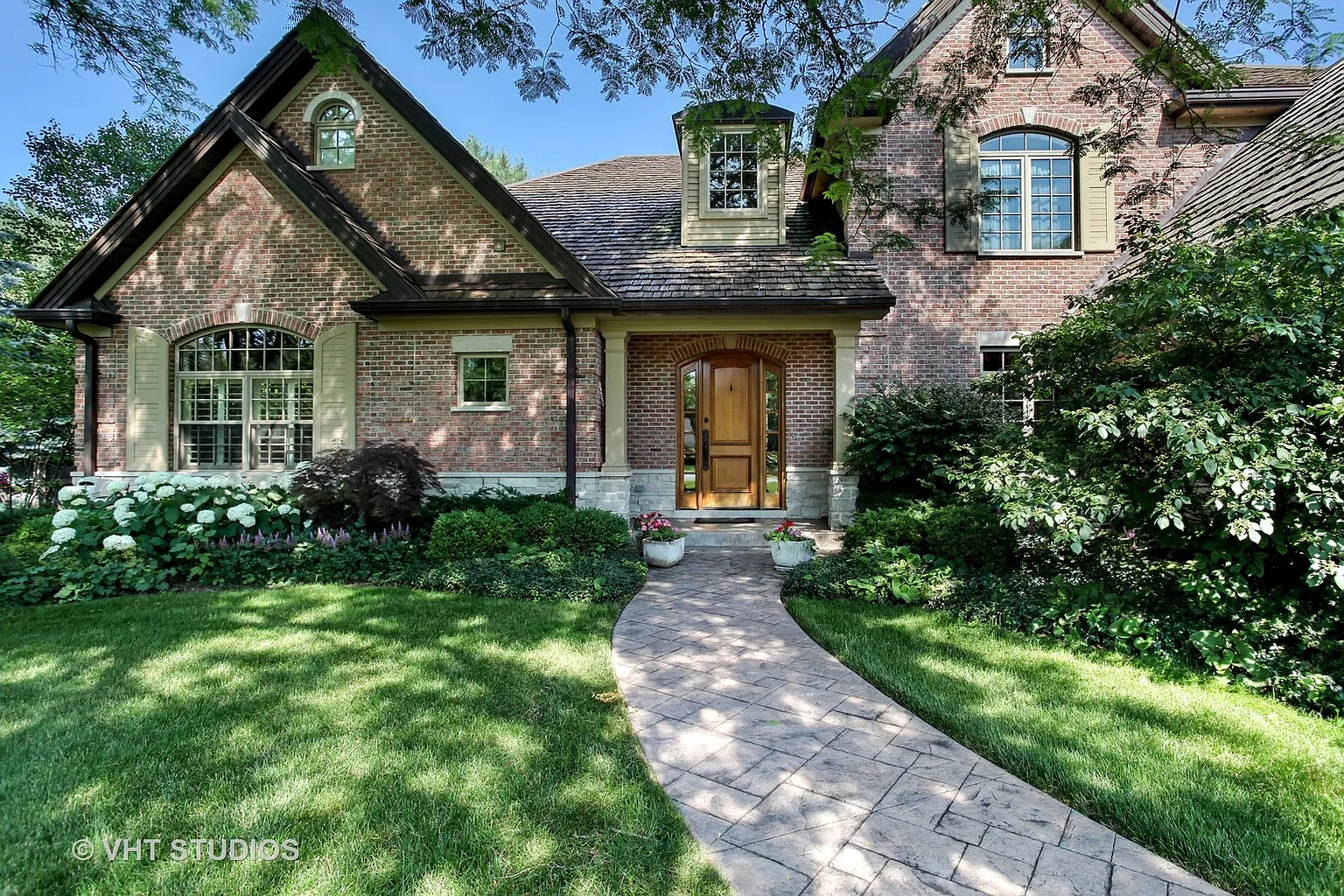 545 Somerset Ln photo 1