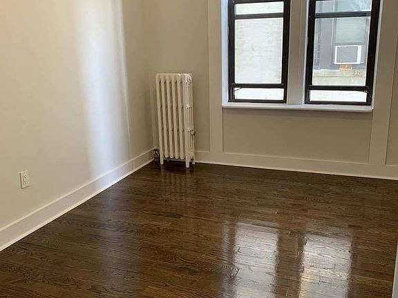 5th image of 2538 43rd St APT B2