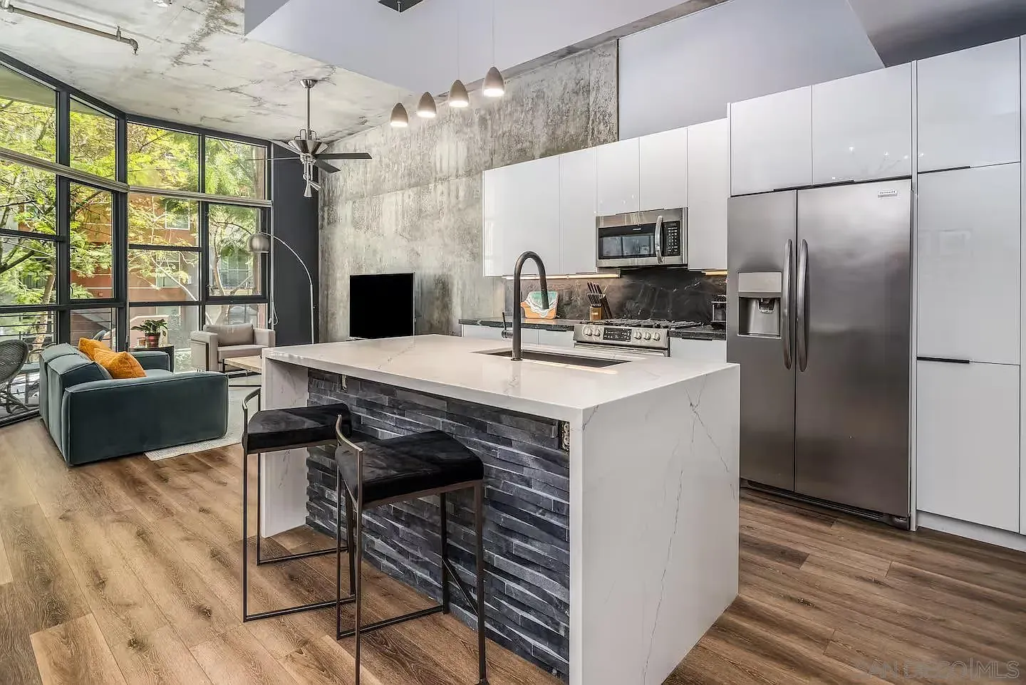1 bed, 2.0 bath, 915 sqft, $3,750 — Photo 3