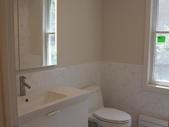 5th image of 437 Warburton Ave