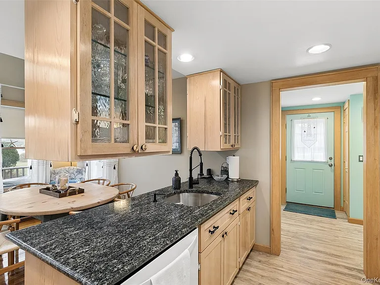 1050 Pine Ave — Photo 12