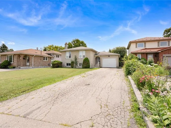 591 Mohawk Rd W, Hamilton, ON L9C 1X5