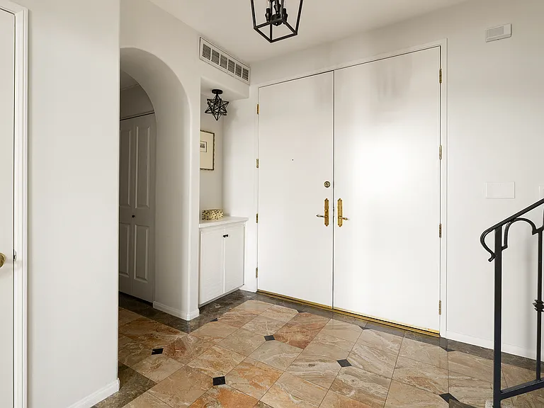 930 N Doheny Dr #415 — Photo 6