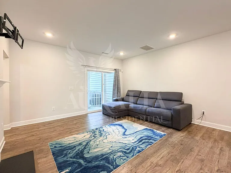 1306 Farm Pond Trl — Photo 36