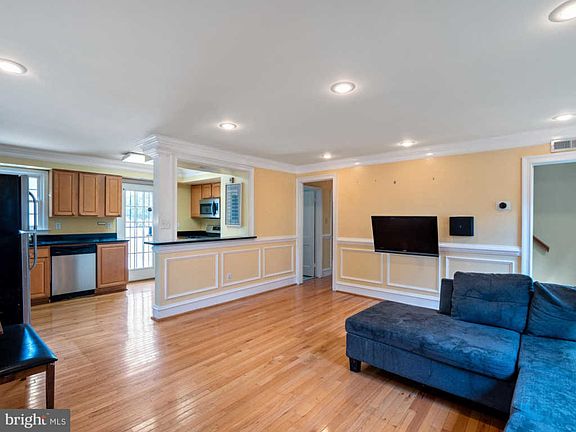 5th image of 6103 Bangor Dr