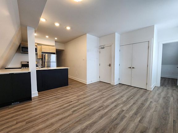 2nd image of 444 Cambridge St S #3