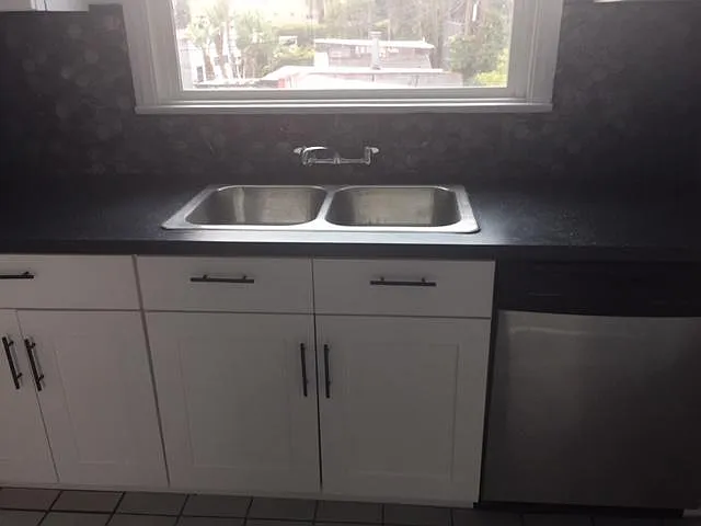 8566 Rugby Dr — Photo 2