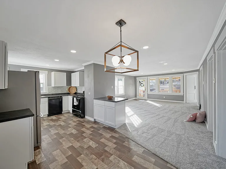 2348 D St — Photo 3