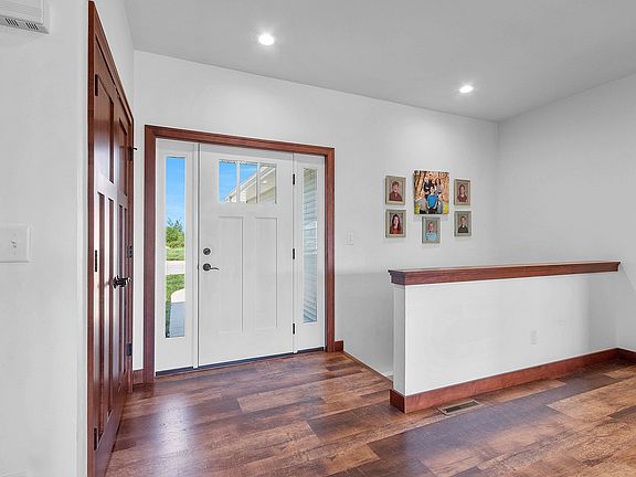 3rd image of 3027 Scarlet Oak Rd