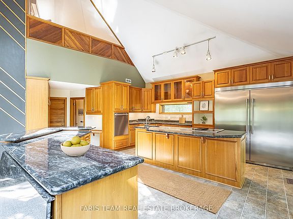 5th image of 15 Scottdale Dr