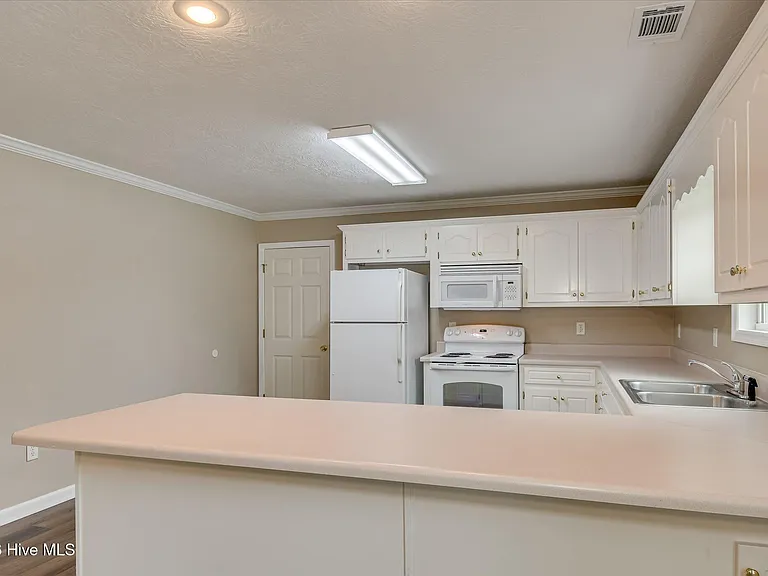 101 Old Thomson Rd #B — Photo 9
