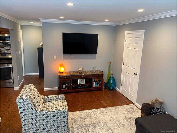 4th image of 4010 Wilshire Ln