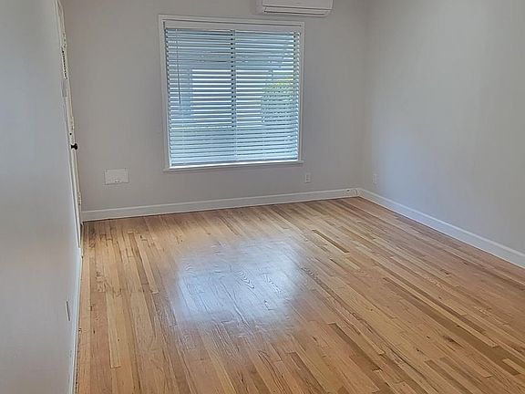 4th image of 2717 W Clark Ave #2717