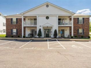 902 Hanna Place Ct APT C, Ballwin, MO 63021