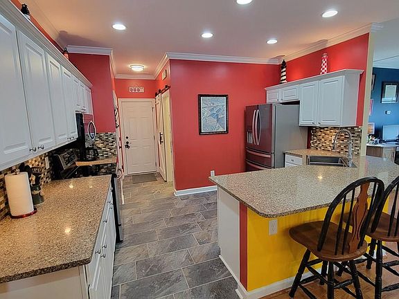 3rd image of 123 Savannah Cir N
