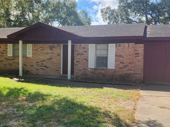 604 Davis St, Edna, TX 77957