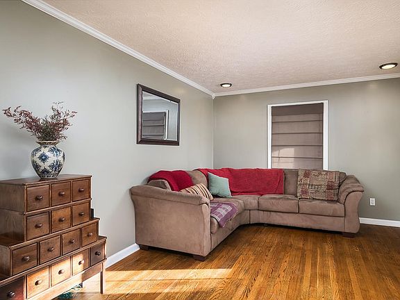 5th image of 1716 Scarborough Ct