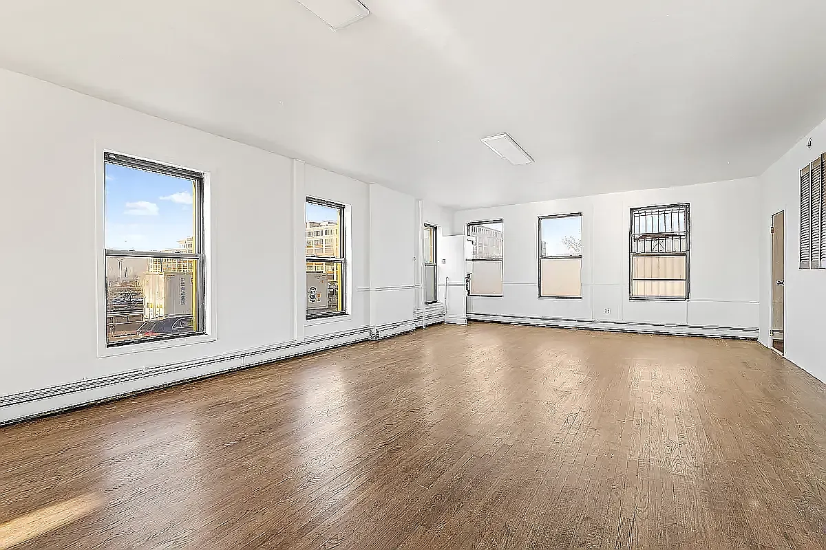 112 32nd Street — Photo 2