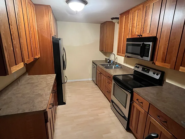 4380 Parklawn Ave #102 — Photo 3