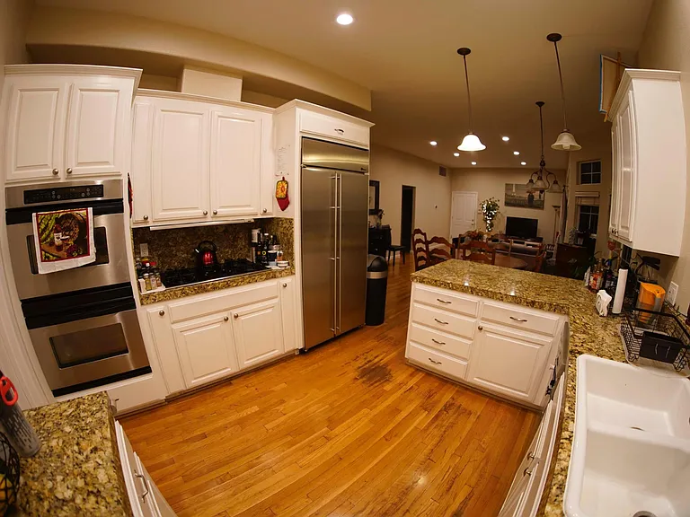 821 Moraga Dr — Photo 4