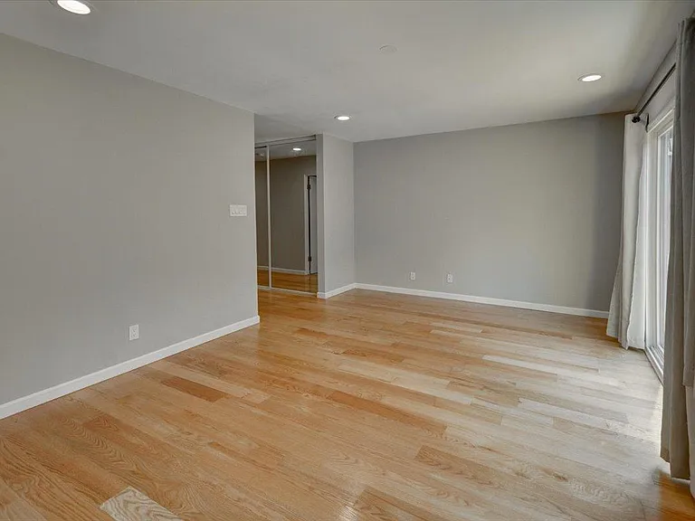 207 Valencia Dr — Photo 30