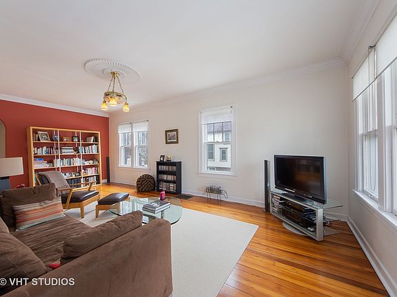 3rd image of 515 N Evergreen Ave