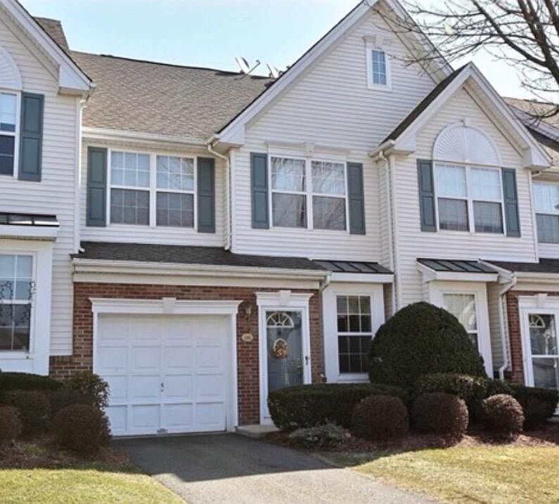 1st image of 116 Stratford Dr