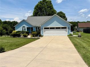 204 Maplewood Ct, Trinity, NC 27370