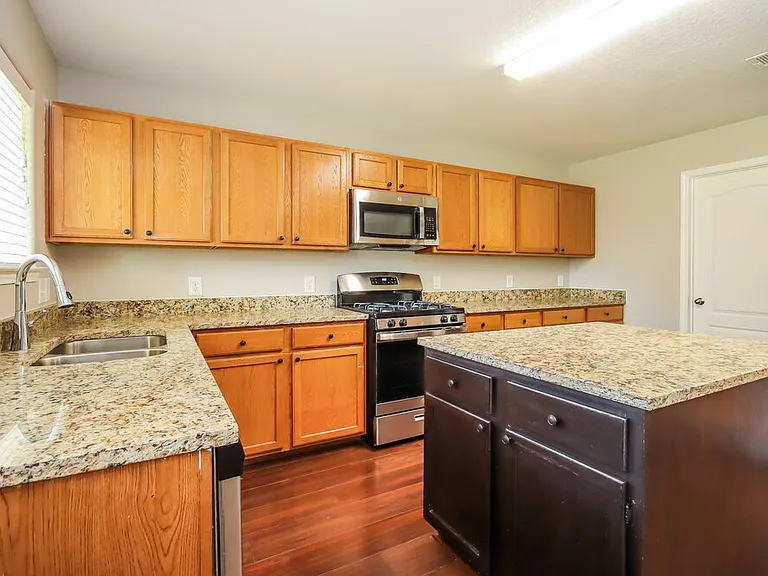 4601 Clemwood Ln — Photo 8