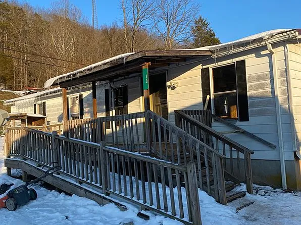 13 2nd St, Walton, WV 25286