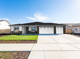 1009 N Acacia St, Woodlake, CA
