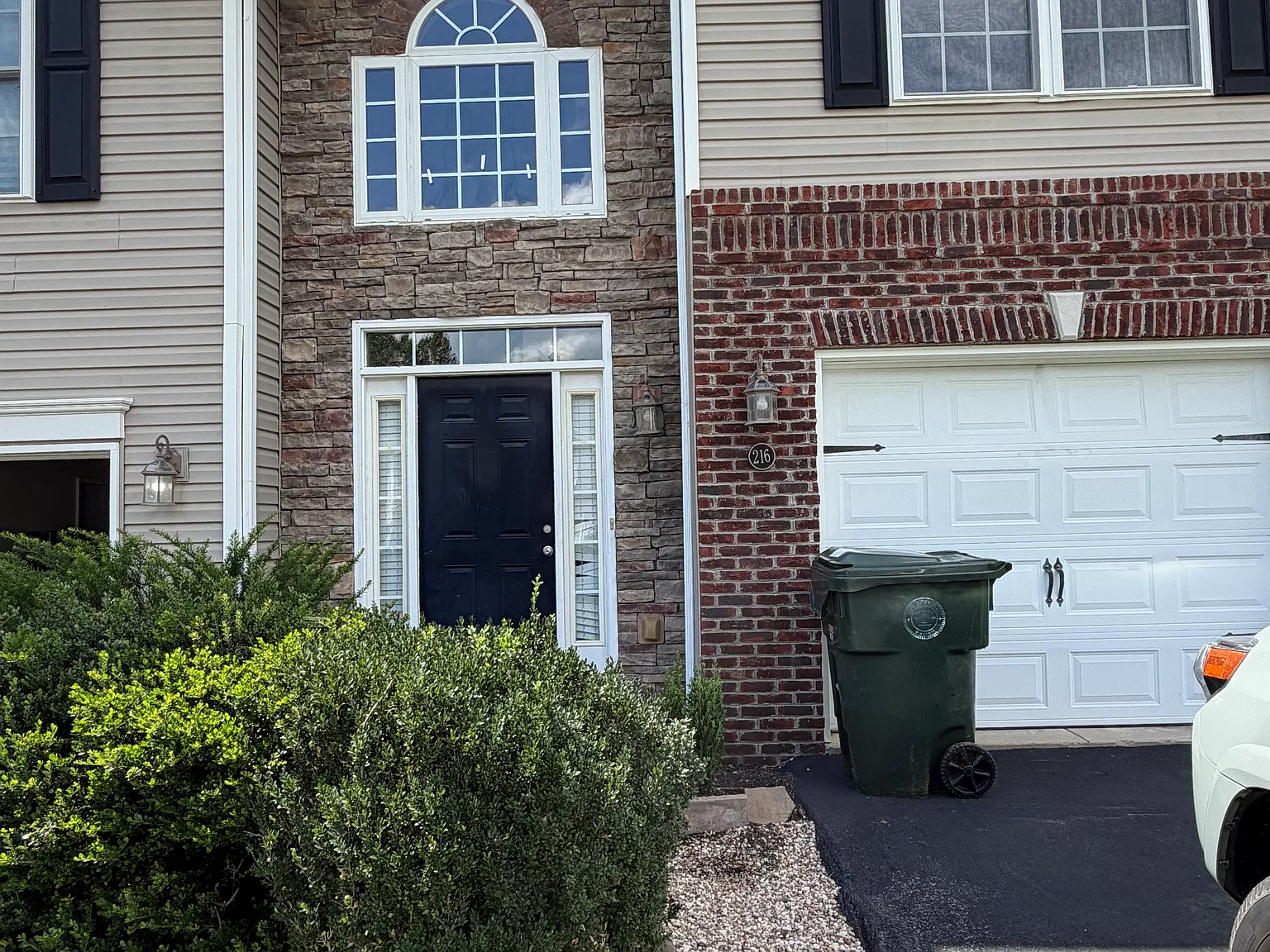 3 bed, 2.5 bath, $1,600 — Photo 1